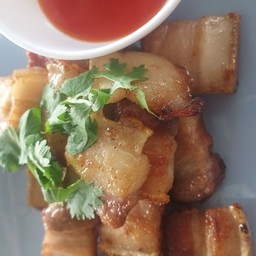 หมูสามชั้นทอดน้ำปลา