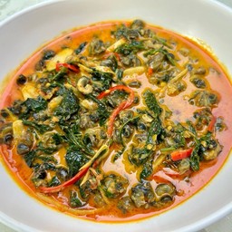 แกงคั่วหอยขมยอดชะอม