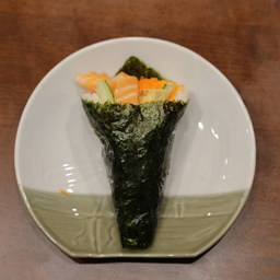 แซลมอนแฮนด์โรล