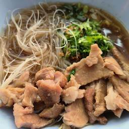 ก๋วยเตี๋ยวหมูตุ๋นล้วน