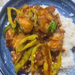 พริกแกงหมูกรอบ