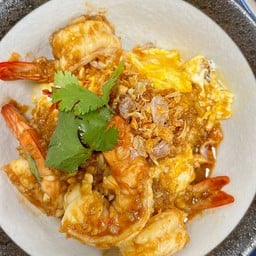ข้าวไข่ข้นซอสมันกุ้ง กุ้งกระเทียม