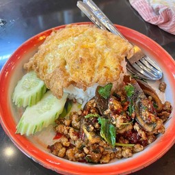 กระเพราไข่เยี่ยวม้า