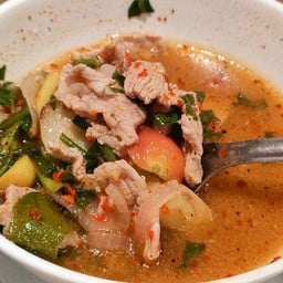 ต้มแซ่บหมูสไตล์ชายยำ တို့ဆယ့် မူ ချိုင်း