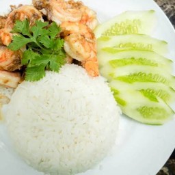 กุ้งทอดกระเทียมราดข้าว