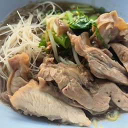 ก๋วยเตี๋ยวเนื้อตุ๋นล้วน