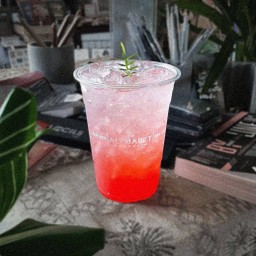 สตรอว์เบอร์รี โซดา