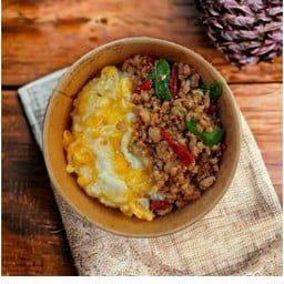 ข้าวกระเพราหมูสับไข่ขยี้