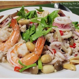 ยำเห็ดรวมทะเล