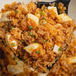 ข้าวผัดพริกเผาไข่เค็ม+กุ้งทอด