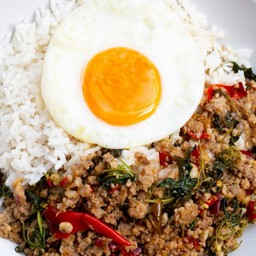กะเพราจานยักษ์