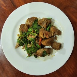 กระเพราหมูตุ๋น