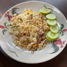 ข้าวผัดเนื้อ