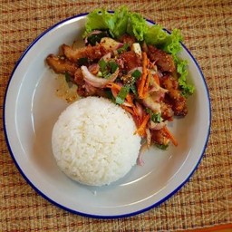 ข้าวหน้ายำหมูทอด+ไข่ข้น