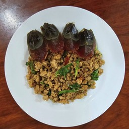 กระเพราไข่เยี่ยวม้า