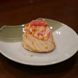 ทูน่าสลัดภูเขาไฟ