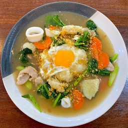 ราดหน้าทะเลไข่ลาวา