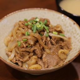 ข้าวหน้าเนื้อผัดซีอิ๊ว