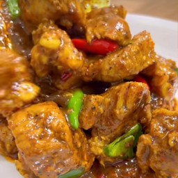 ผัดพริกกระดูกออ่นราดข้าว+ไข่ดาว
