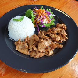 ข้าวหมูกระเทียมพริกไทย