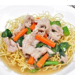 ราดหน้าเส้นเหลืองหมู