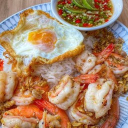 กุ้งทอดกระเทียม ไข่ดาว