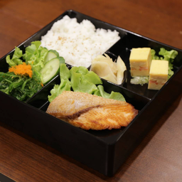 แซลมอนย่างเบนโตะ