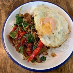 ข้าวกระเพราหมู+ ไข่ดาว