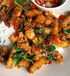 ข้าวสามชั้้นกะเพรา