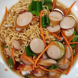 ยำมาม่า+ไส้กรอก ฮาลาล