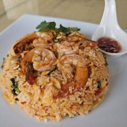 ข้าวผัด ต้มยำกุ้ง