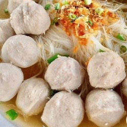 ก๋วยเตี๋ยวลูกชิ้นหมู