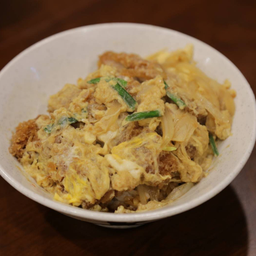 ข้าวหน้าไก่ทอดทรงเครื่อง