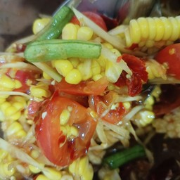 ตำข้าวโพด+เส้นมะละกอ ปลาร้า