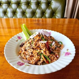 ข้าวผัดปลาทู น้ำพริกกะปิใส่ชะอม