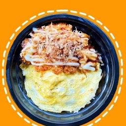 ข้าวไก่ทอดราดซอสทาโกยากิไข่ข้น