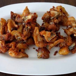 ไก่บ้านทอดกระเทียม