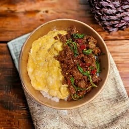 ข้าวกะเพราเนื้อไข่ข้น