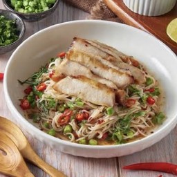 ยำขนมจีนคอหมูย่าง