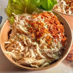 เส้นหมี่ไก่ฉีก ธรรมดา (พร้อมน้ำพริกกากหมู)