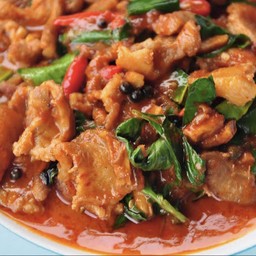 ผัดพริกแกงหมู