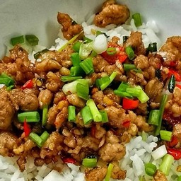 ข้าวหมูสับคั่วพริกเกลือ