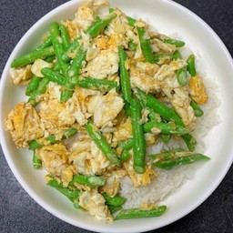 ข้าวถั่วผัดไข่ใส่หมูสับ