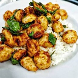 ข้าวราดเครื่องแกงลูกชิ้นหมู