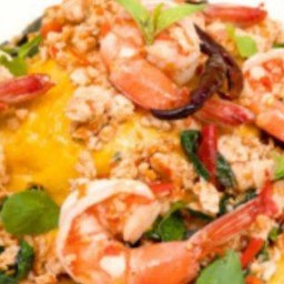 ข้าวไข่ข้นกระเพรากุ้งหมูสับ