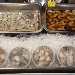 ยำมะม่วงกุ้ง ตลาดไนท์บารซ่า มน.