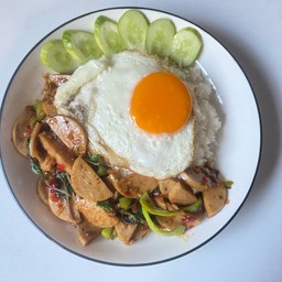 กะเพราไก่ ยอ ราดข้าว
