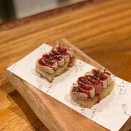 Sip Wine Bistro & Wine Shop สวนพลู