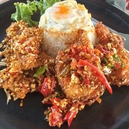 (อิ่มปัง1กล่อง) ข้าวกุ้งทอด + หมูกรอบ คั่วพริกเกลือ + ไข่ดาว