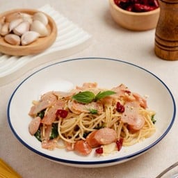สปาเก็ตตี้ผัดพริกแห้งไส้กรอก&แฮม Olio Sausage & Chicken Ham Spaghetti